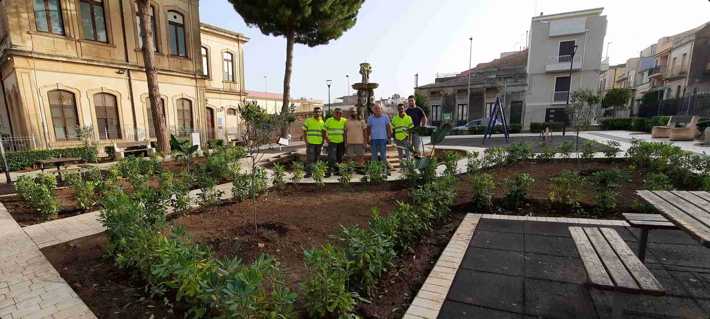 Fabrizio Zini e la sua “mission”, 138 piantine per abbellire il parco giochi