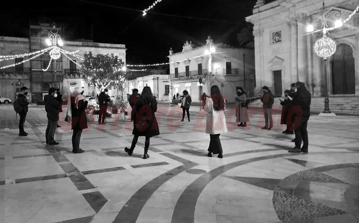 “Fatti non foste a viver solo d’alcol”, a Rosolini il flashmob di Talè per leggere Dante a gran voce