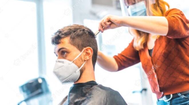 Green pass base per accedere nei negozi di barbieri, parrucchieri e centri estetici