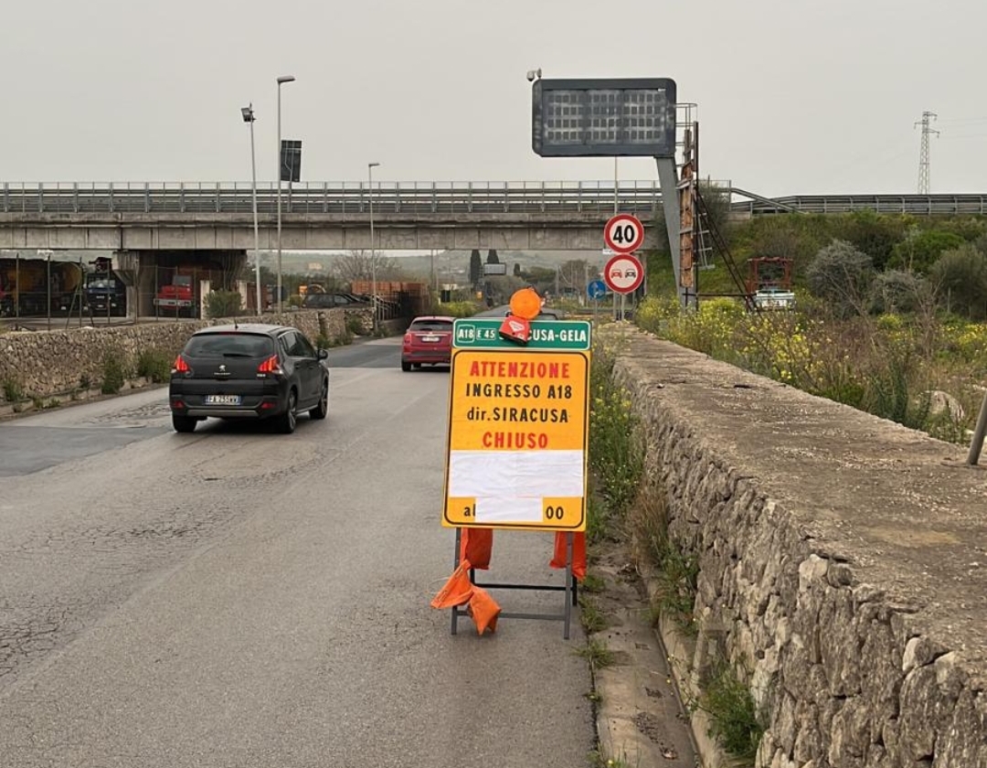 Autostrada A18, chiuso al traffico l’ingresso autostradale in direzione Siracusa