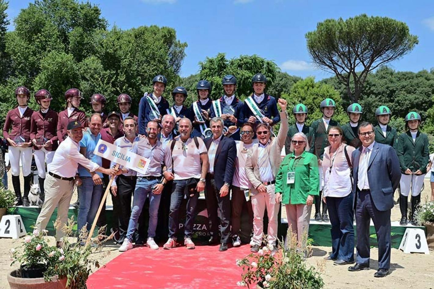 Salto ostacoli: la squadra siciliana si aggiudica la Coppa del Presidente a Piazza di Siena