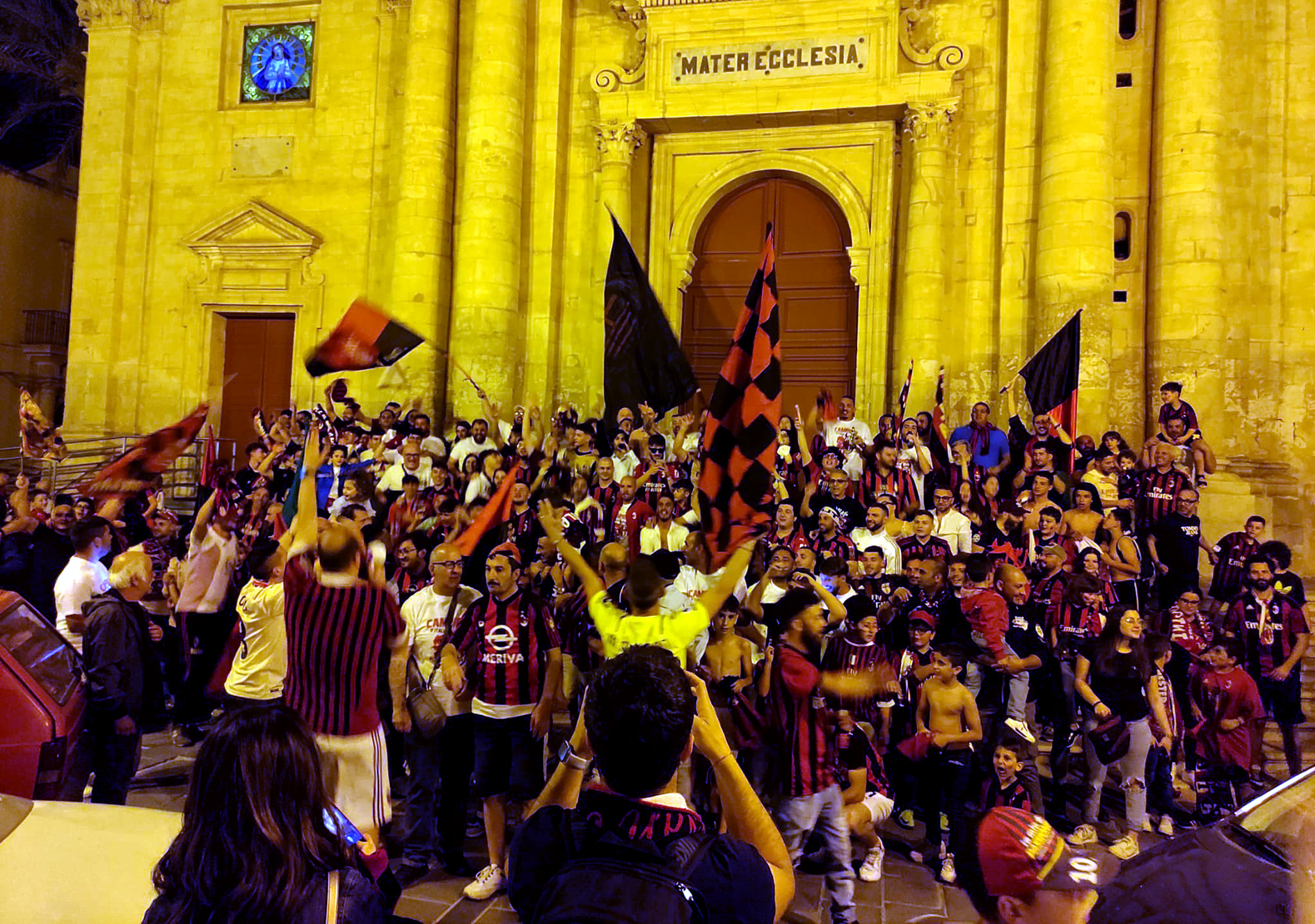 Quando il tifo si sposa con la solidarietà, il gruppo dei milanisti dona fondi all’associazione “Arcobaleno”