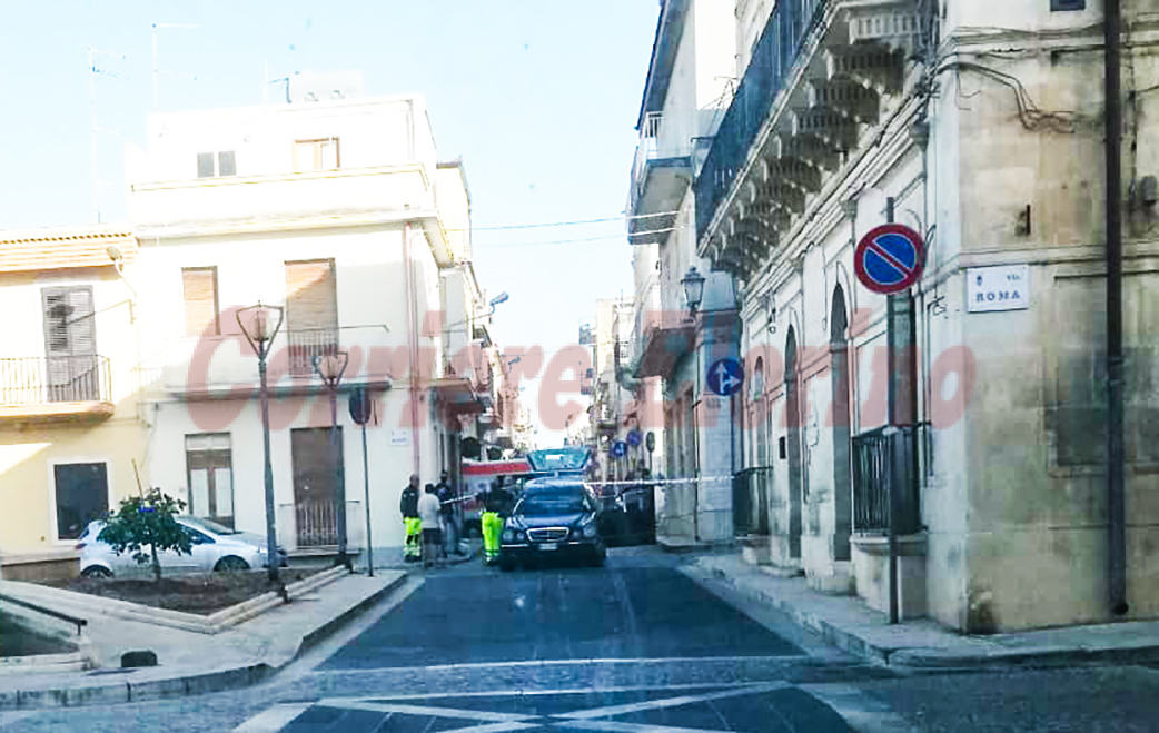 Rosolini, 32enne si butta dal balcone in Via Maltese, muore sul colpo