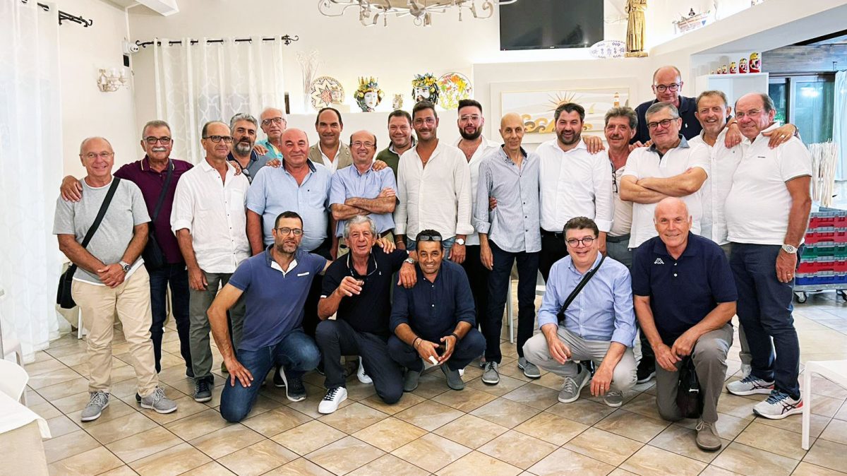 Il sindaco invita a cena i dipendenti dell’ufficio tecnico: “Il mio modo per dire loro grazie”