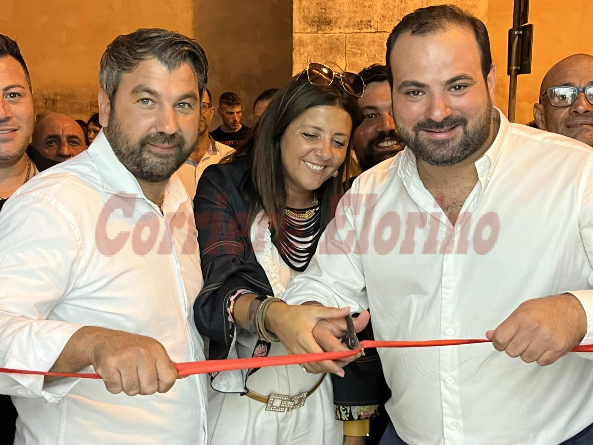 Giù la maschera, il sindaco Spadola conferma “l’amore” per la famiglia Gennuso Giù la maschera, il sindaco Spadola conferma “l’amore” per la famiglia Gennuso