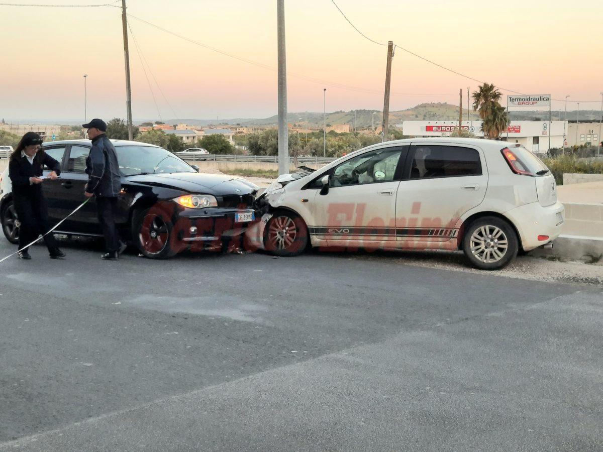 Incidente frontale su Via Paolo Orsi, madre e figlia finiscono in ospedale