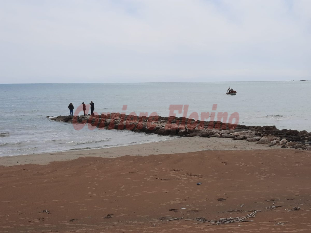 Marina di Marza, ritrovati resti umani tra i frangiflutti