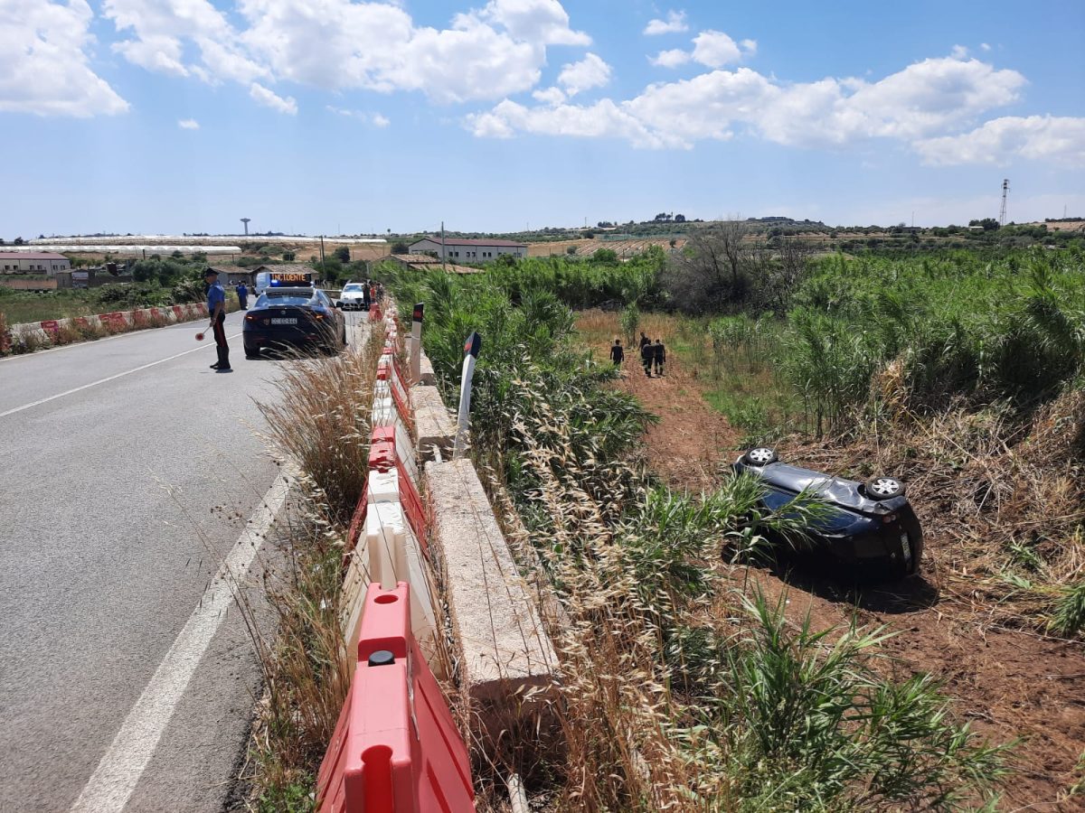 Finisce in una scarpata dopo un volo di 5 metri, incidente sulla SS. 115 Rosolini-Noto