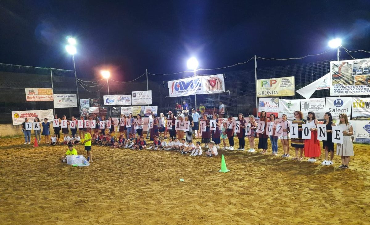 “La violenza non è mai la soluzione”: le mamme “si mettono in gioco” al Beach Soccer Avis