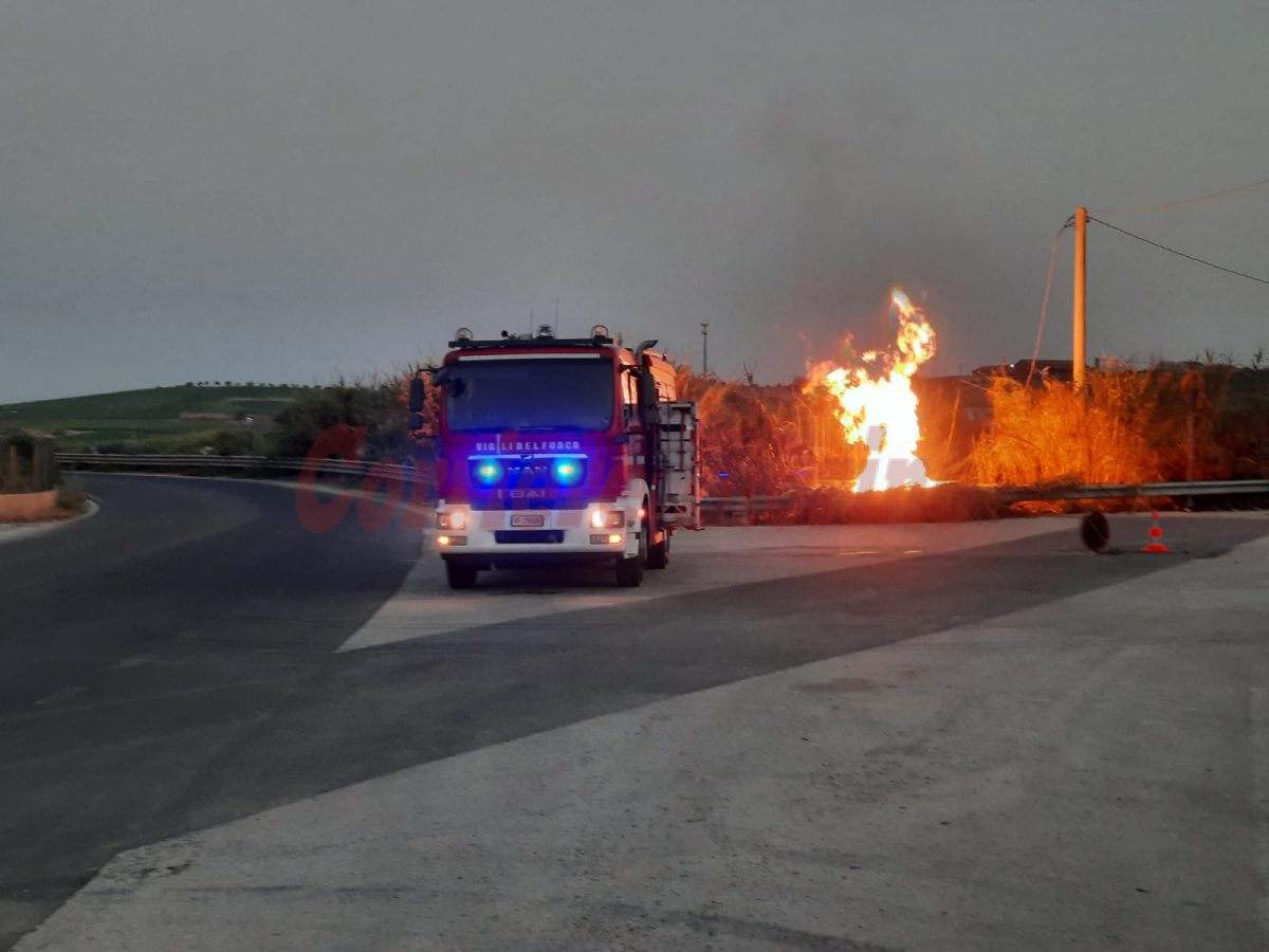 Provinciale Pachino-Rosolini, in fiamme la conduttura del gas