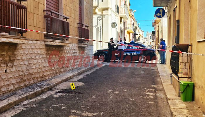 Tragedia a Rosolini, anziana si lancia dal balcone in via Mongibello