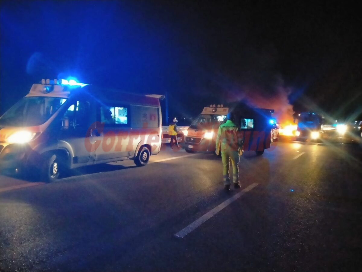 Rocambolesco incidente notturno sull’autostrada Rosolini-Noto, coinvolte tre auto