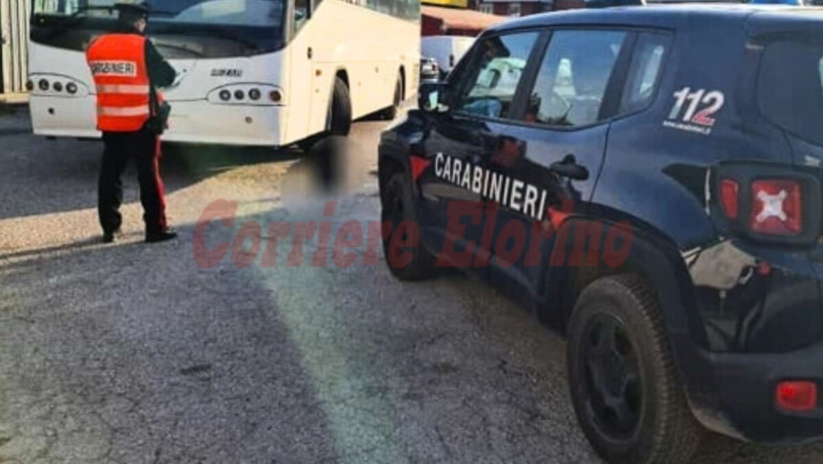 Senza assicurazione e senza documenti, sequestrato un pullman con a bordo 50 studenti