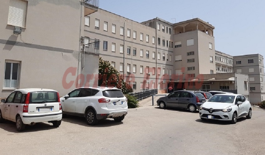 Donna di 59 anni cade nel vuoto nella struttura sanitaria di Pachino, trasportata al Cannizzaro di Catania