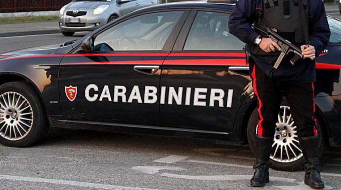 Maltrattava la convivente da circa un anno, 27enne allontanato da casa dai Carabinieri