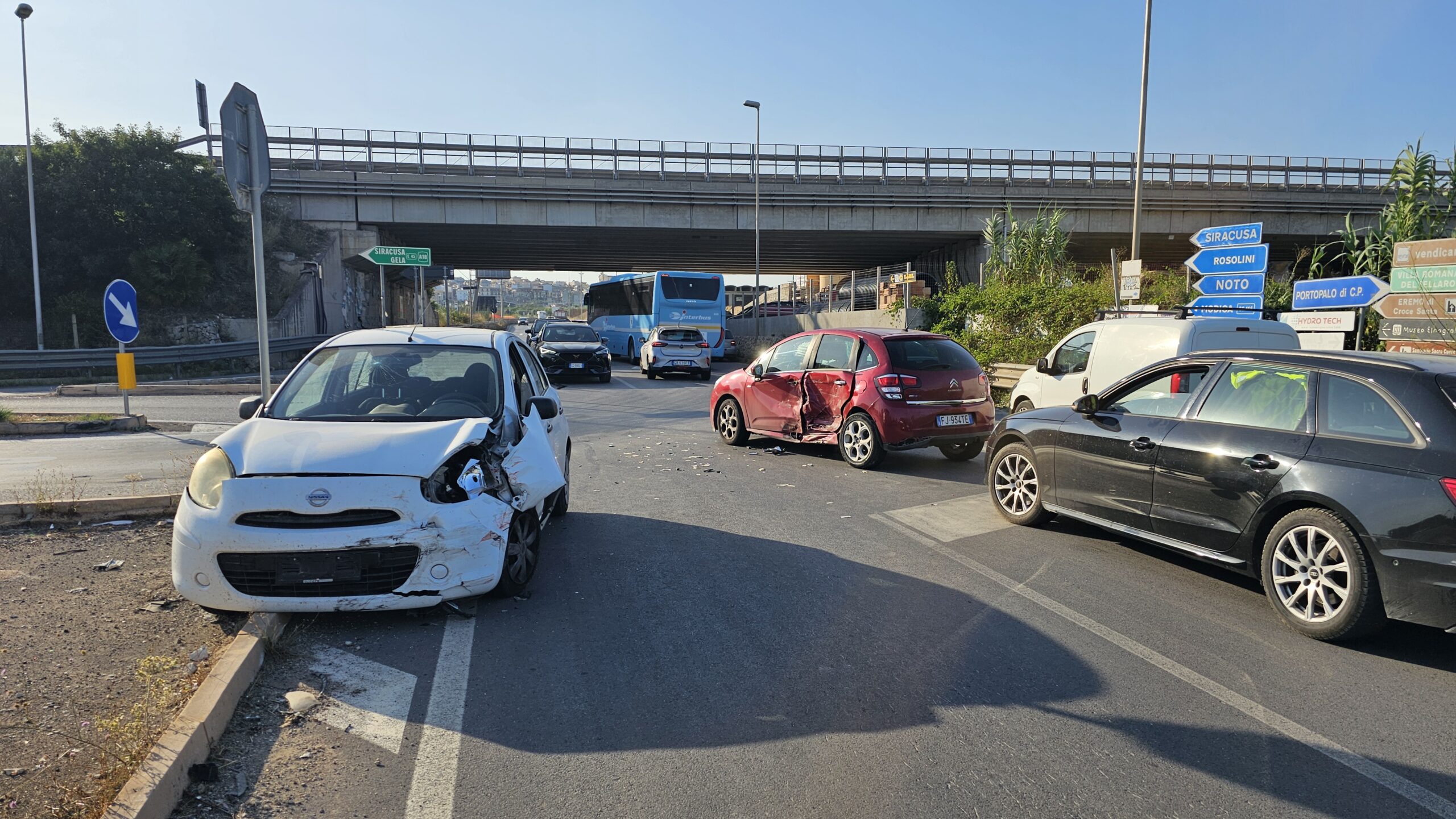 Incidente sulla Rosolini-Pachino: madre e figlia trasportate al “Di Maria” Incidente sulla Rosolini-Pachino: madre e figlia trasportate al “Di Maria”