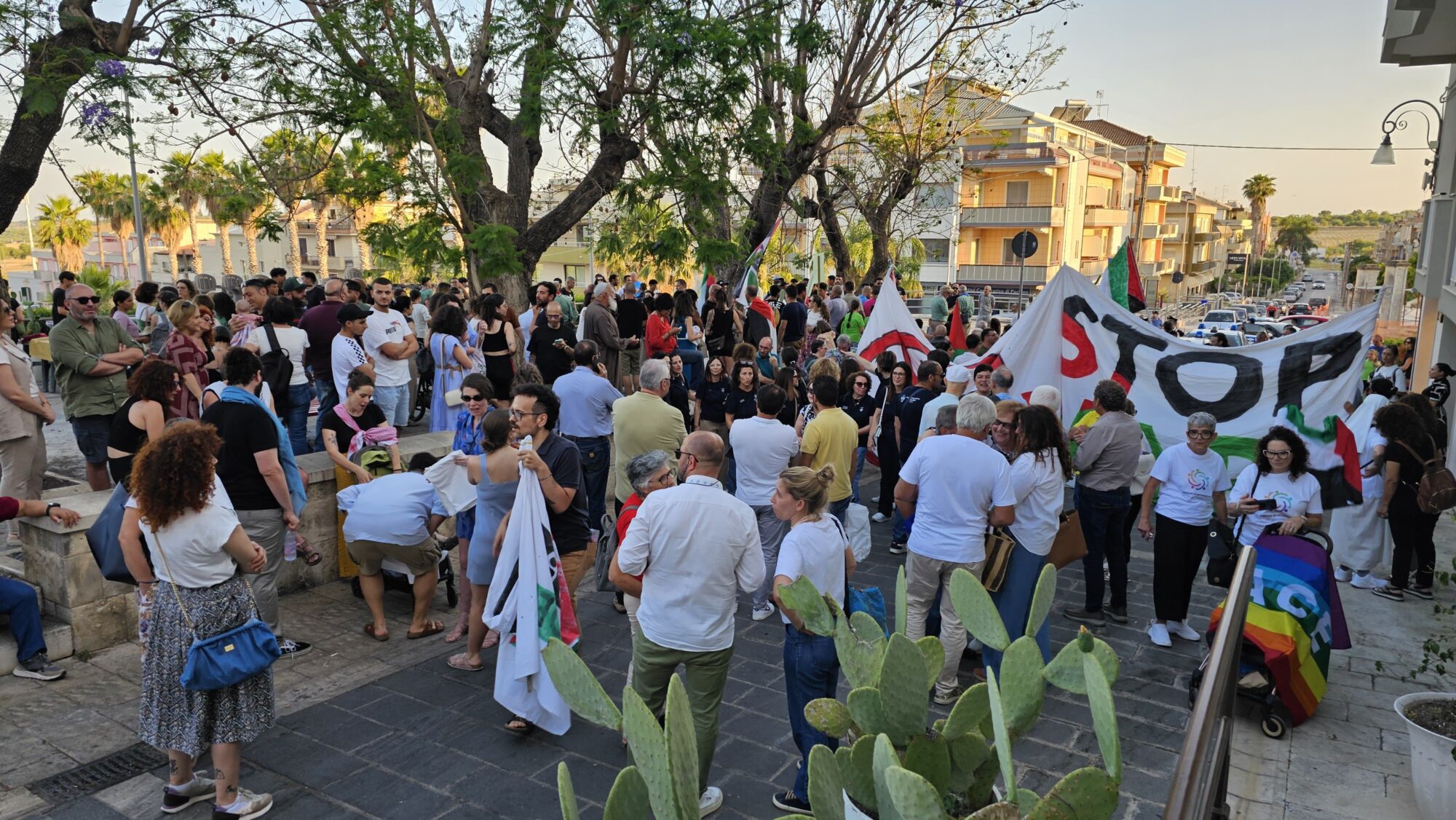 Corteo per la pace, gli organizzatori: “Grazie a tutti per la straordinaria adesione” Corteo per la pace, gli organizzatori: “Grazie a tutti per la straordinaria adesione”