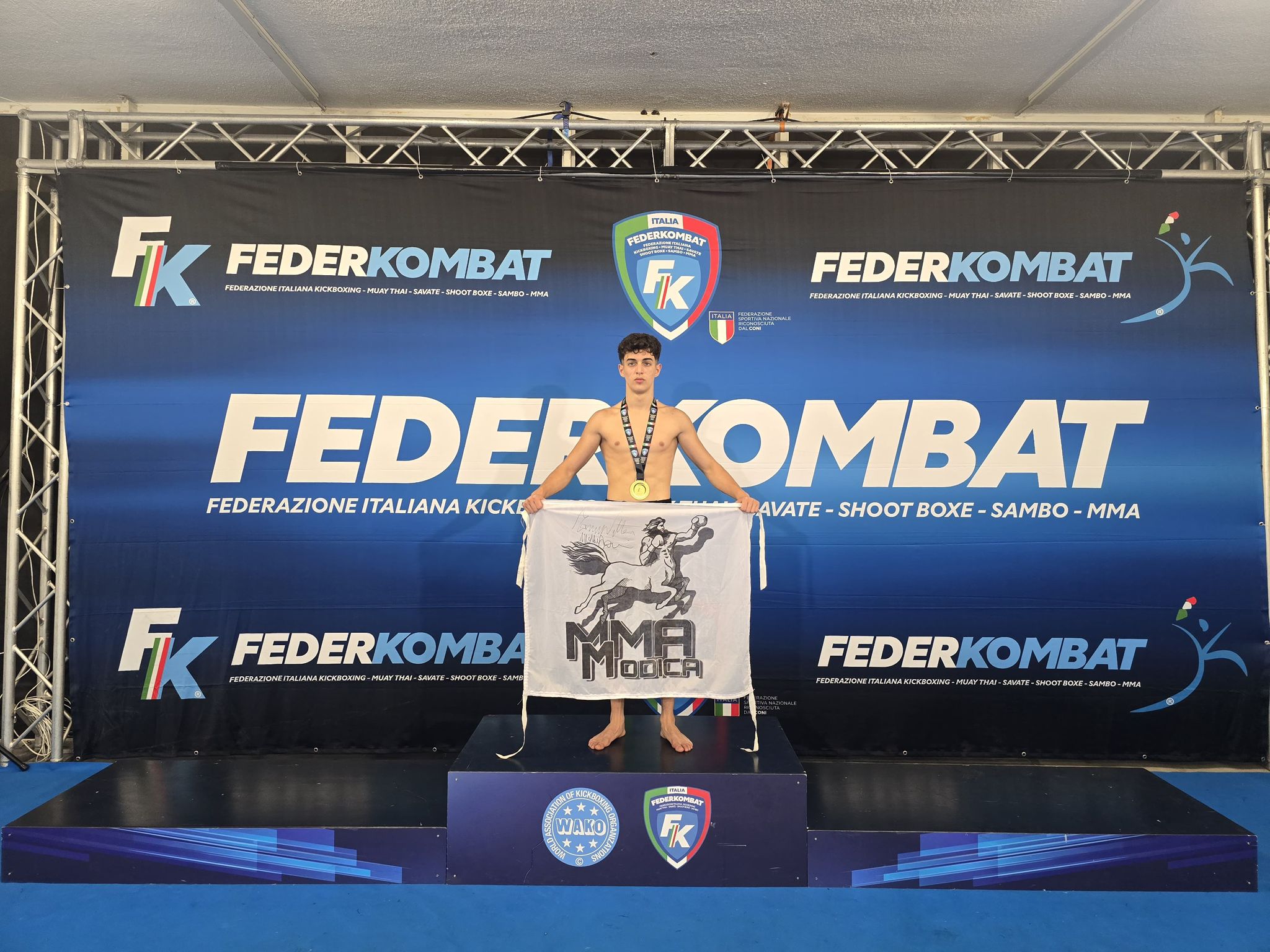 Il rosolinese Vincenzo Cassarino campione italiano di MMA Il rosolinese Vincenzo Cassarino campione italiano di MMA