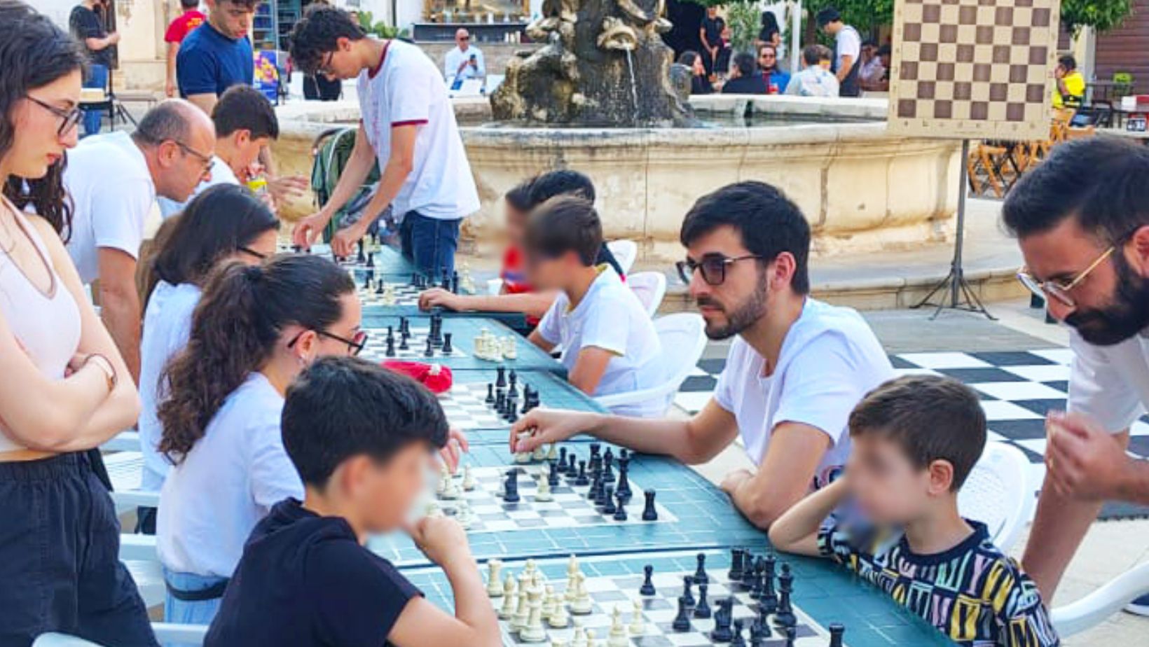 Gli scacchi “conquistano” Rosolini in attesa di una sede definitiva per l’Asd Scacchistica Vincenzo Scollo Gli scacchi “conquistano” Rosolini in attesa di una sede definitiva per l’Asd Scacchistica Vincenzo Scollo