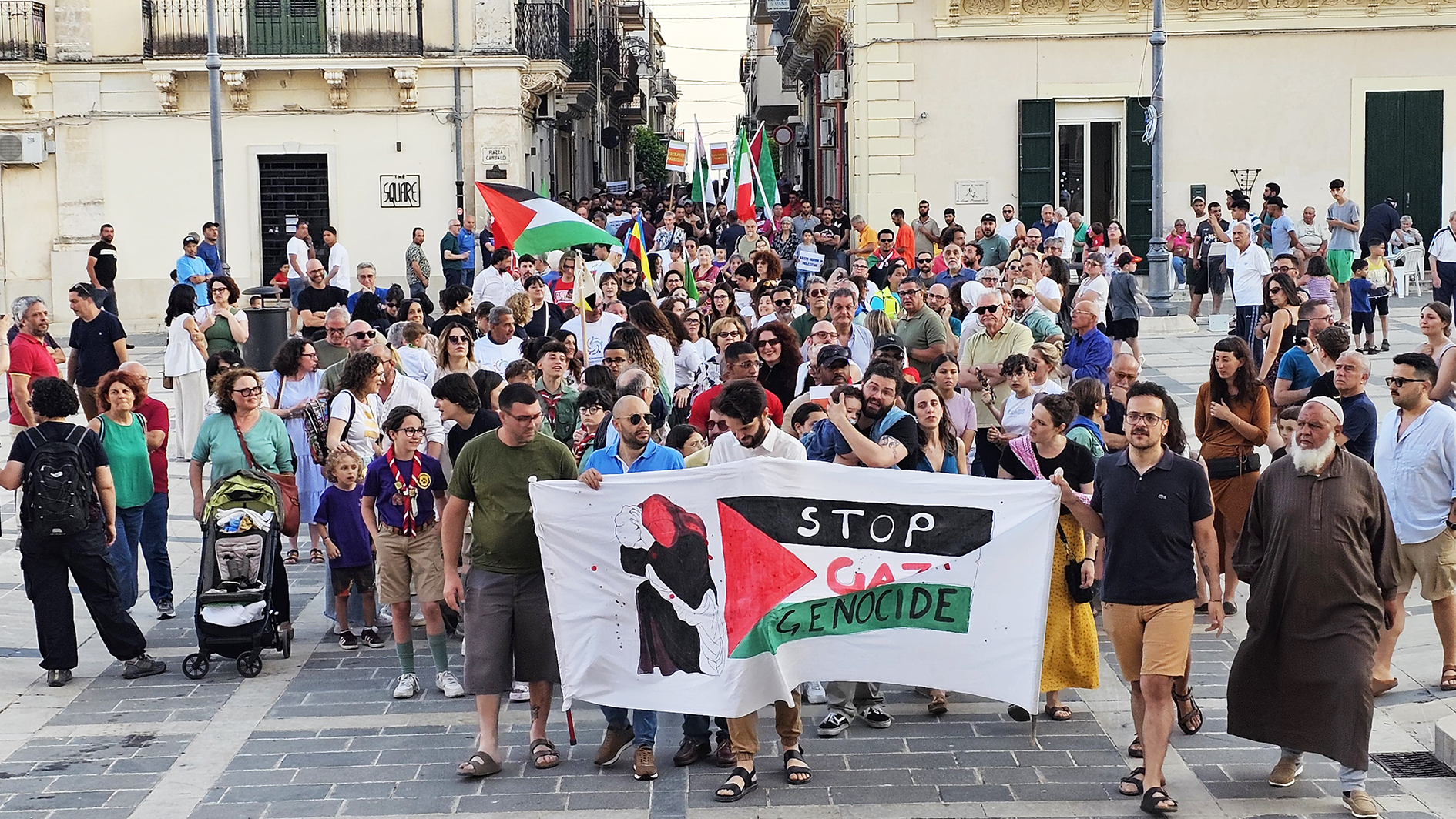 Rosolini alza la voce per la Palestina: un corteo per la pace e contro il genocidio Rosolini alza la voce per la Palestina: un corteo per la pace e contro il genocidio