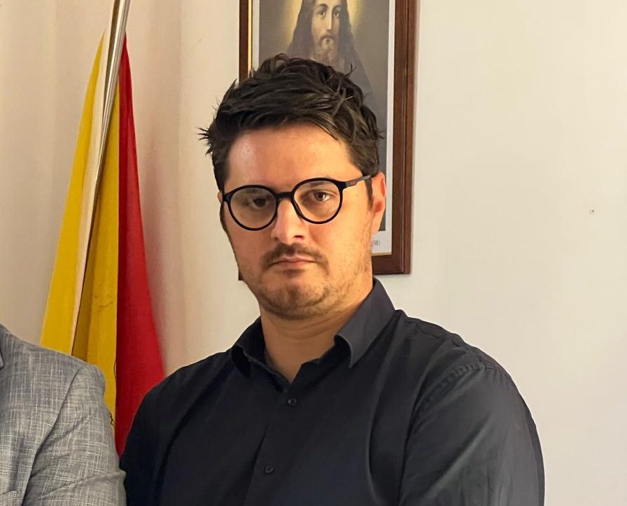 Pressing dell’opposizione: “L’assessore Cavallo deve dimettersi per manifesta impossibilità di rappresentare gli interessi di Rosolini” Pressing dell’opposizione: “L’assessore Cavallo deve dimettersi per manifesta impossibilità di rappresentare gli interessi di Rosolini”