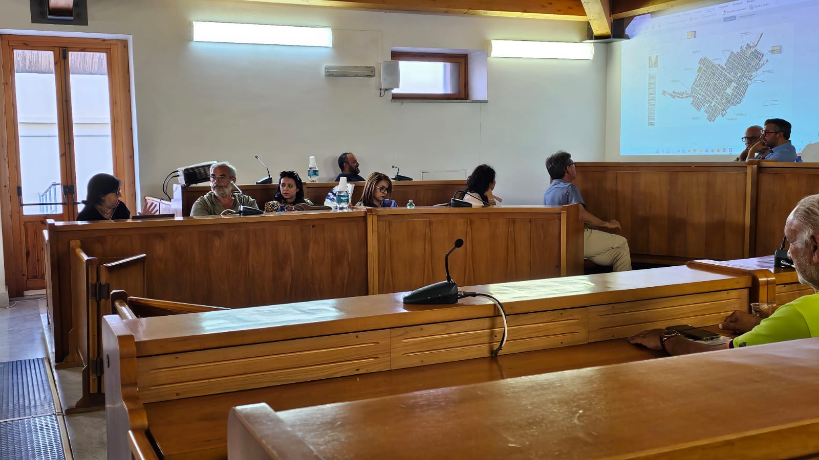 Centro storico, cittadini e tecnici di nuovo in aula, confronto aperto per il futuro della zona A Centro storico, cittadini e tecnici di nuovo in aula, confronto aperto per il futuro della zona A