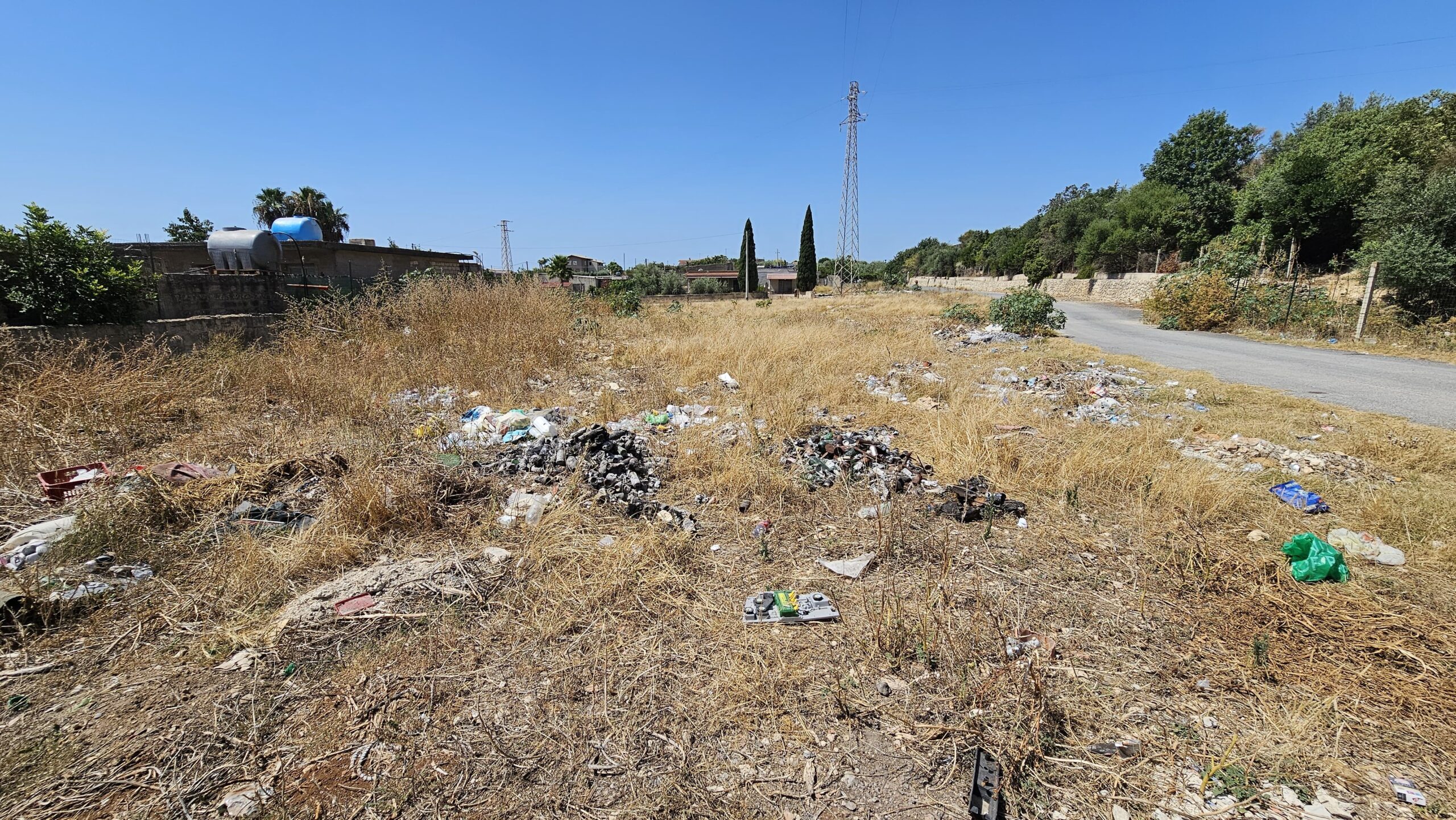 Contrada Codalupo trasformata in discarica: i cittadini chiedono “aiuto” al Comune di Noto Contrada Codalupo trasformata in discarica: i cittadini chiedono “aiuto” al Comune di Noto