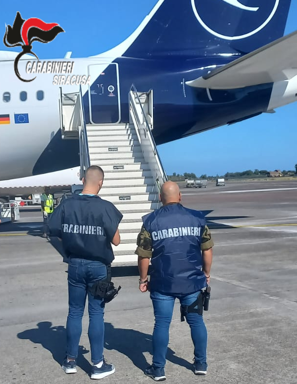 Estorsioni e fuga: mandato d’arresto europeo porta all’arresto di un latitante pachinese Estorsioni e fuga: mandato d’arresto europeo porta all’arresto di un latitante pachinese