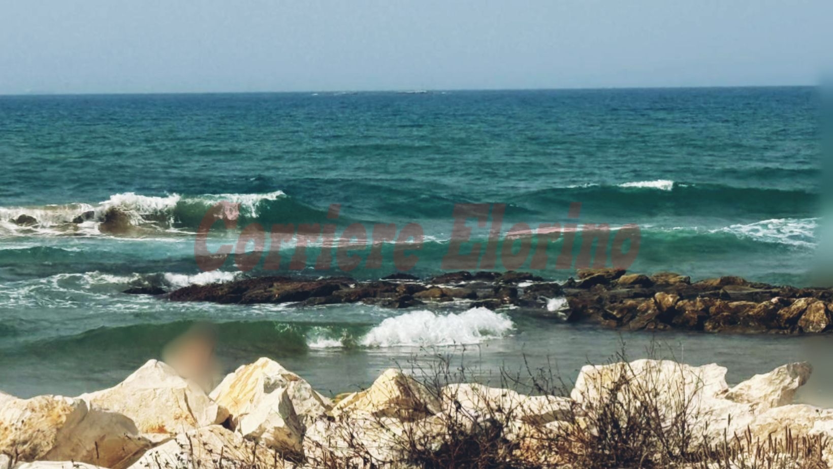 Marina di Marza, famiglia salvata dalle correnti: ancora allarme vicino ai frangiflutti Marina di Marza, famiglia salvata dalle correnti: ancora allarme vicino ai frangiflutti