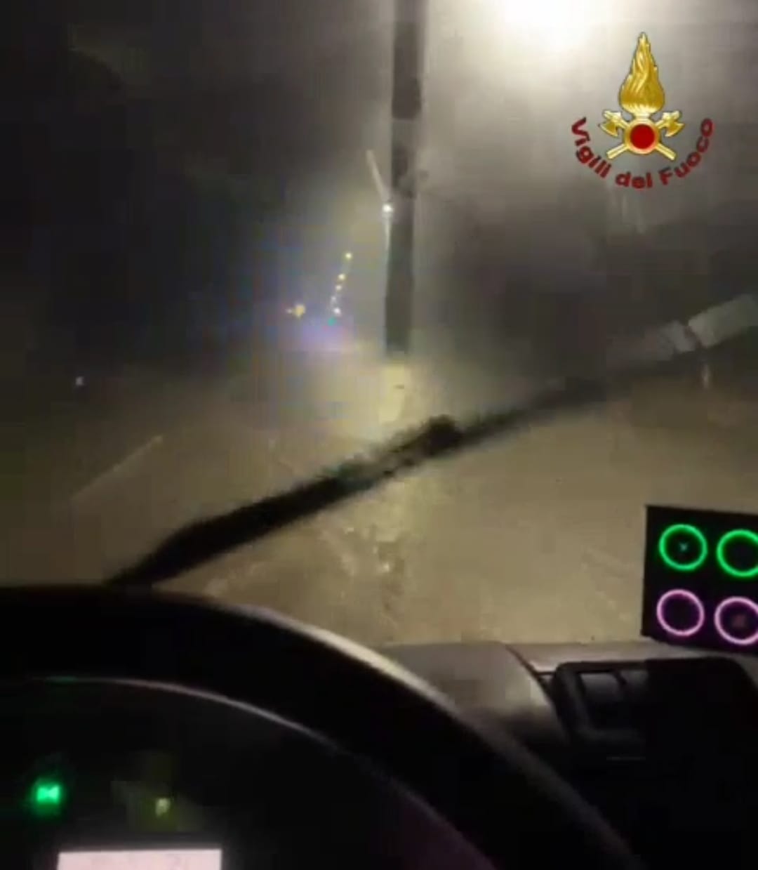 Maltempo nel Siracusano: chiuso un tratto dell’autostrada Siracusa-Catania, disagi e interventi di soccorso Maltempo nel Siracusano: chiuso un tratto dell’autostrada Siracusa-Catania, disagi e interventi di soccorso