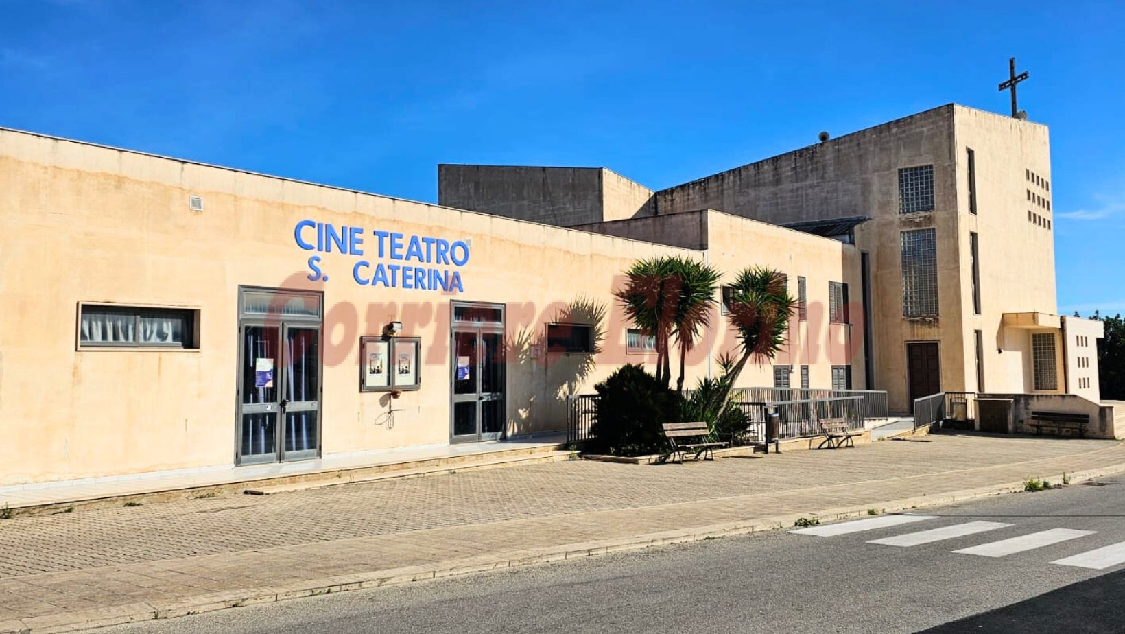 Ennesimo furto al Cineteatro Santa Caterina, rubati un videoproiettore e le casse audio Ennesimo furto al Cineteatro Santa Caterina, rubati un videoproiettore e le casse audio