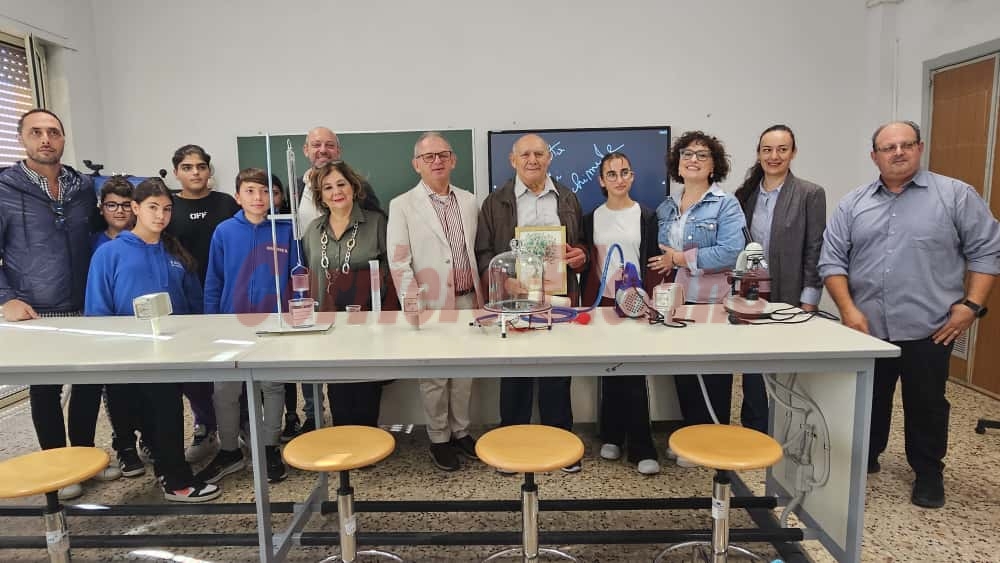 Nuove attrezzature per il laboratorio scientifico del Santa Alessandra in memoria della Professoressa Maria Antonia Incatasciato Nuove attrezzature per il laboratorio scientifico del Santa Alessandra in memoria della Professoressa Maria Antonia Incatasciato