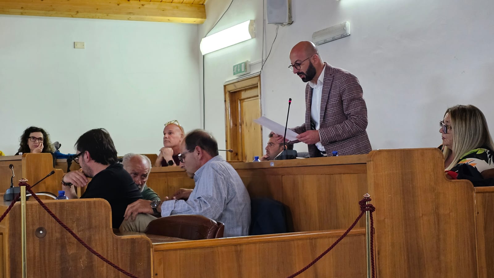 L’opposizione abbandona l’aula: “Non c’è rispetto”, la maggioranza approva le variazioni di bilancio L’opposizione abbandona l’aula: “Non c’è rispetto”, la maggioranza approva le variazioni di bilancio