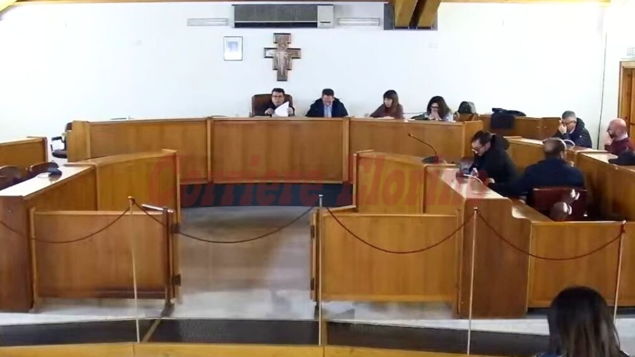 Variazioni di bilancio, rinviato il consiglio comunale per mancanza del numero legale Variazioni di bilancio, rinviato il consiglio comunale per mancanza del numero legale