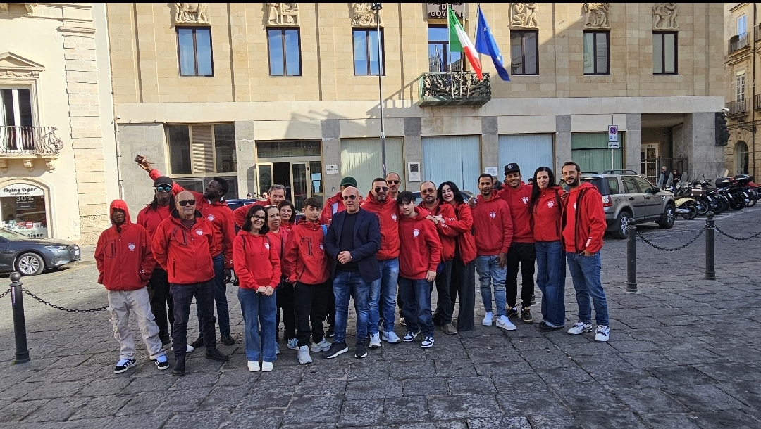 Sit-in del Centro Accoglienza Frasca in Prefettura: “Da mesi non abbiamo nessun interlocutore” Sit-in del Centro Accoglienza Frasca in Prefettura: “Da mesi non abbiamo nessun interlocutore”