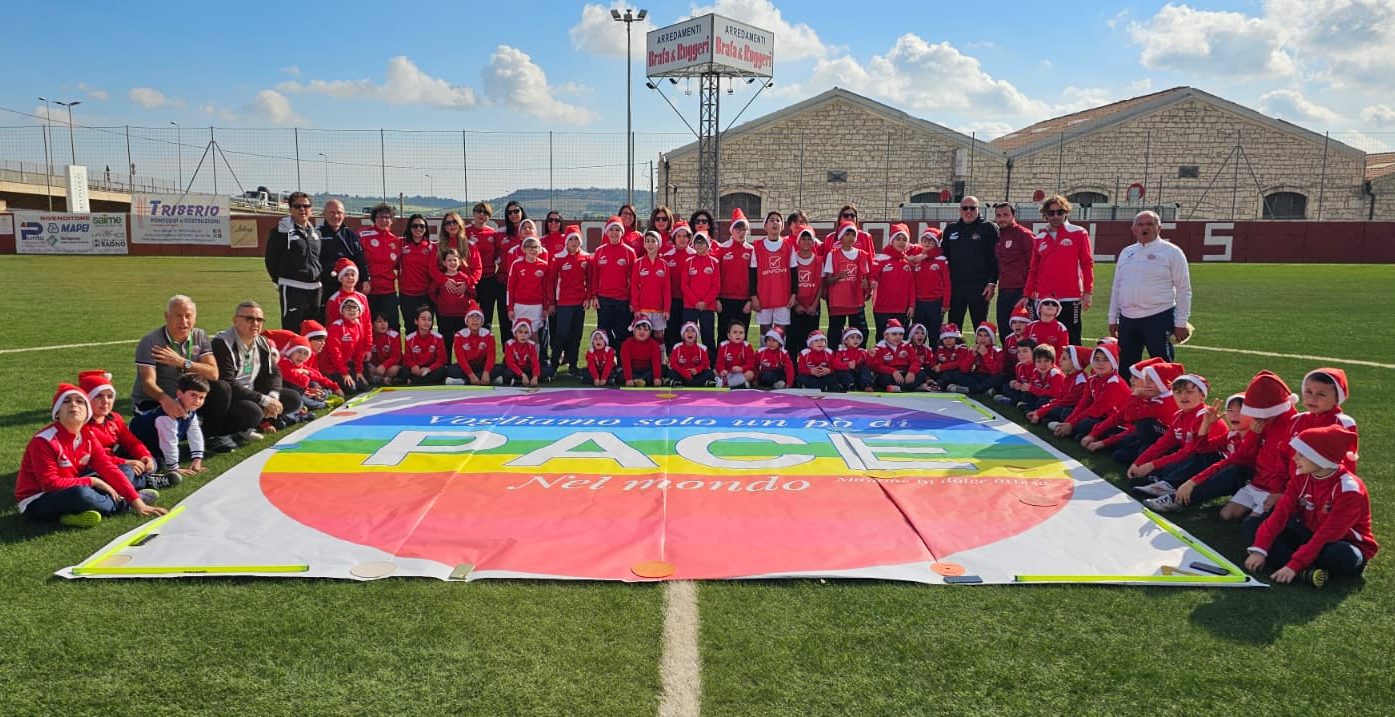 Gli auguri di Natale della Polisportiva Rosolini 2000: “Vogliamo solo un po’ di PACE nel mondo” Gli auguri di Natale della Polisportiva Rosolini 2000: “Vogliamo solo un po’ di PACE nel mondo”