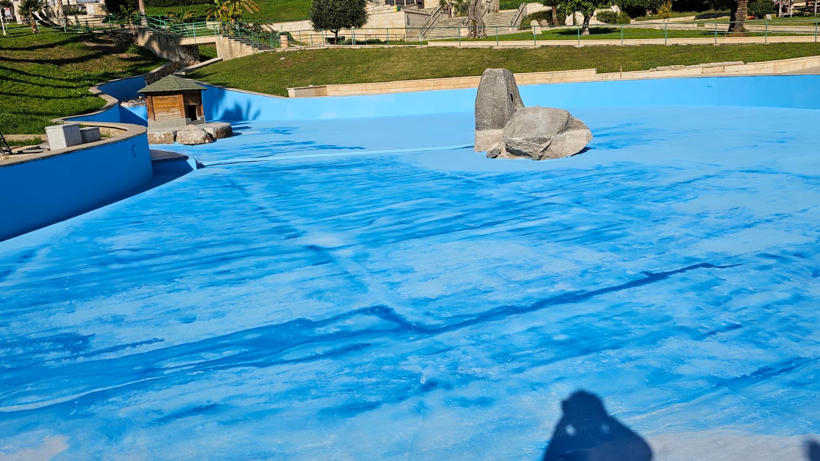 Vasca del parco riempita troppo presto: lavori di pittura rovinati due volte in un mese Vasca del parco riempita troppo presto: lavori di pittura rovinati due volte in un mese