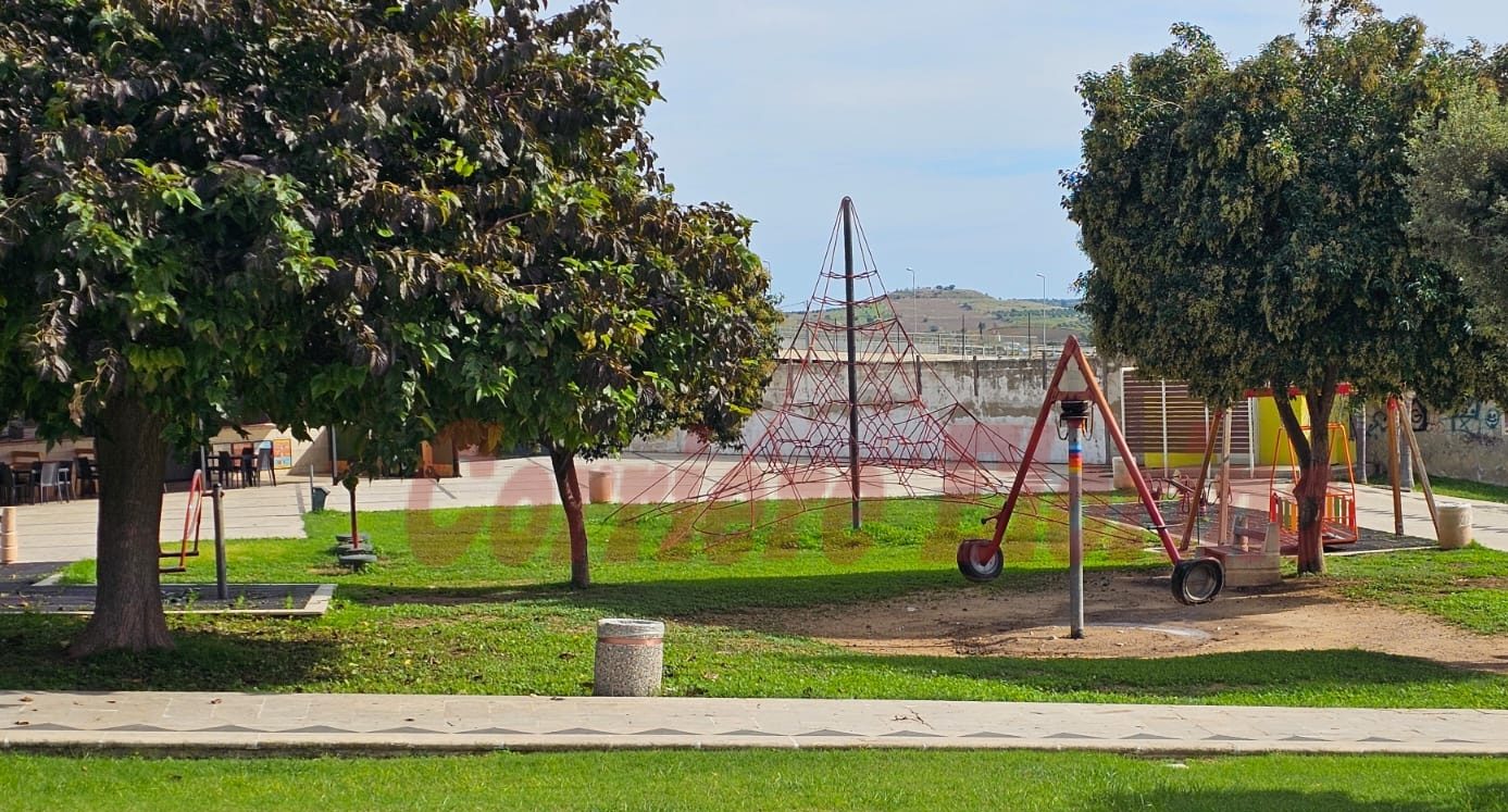 Parchi giochi nel degrado: Davide Soli interroga l’Amministrazione: “In pericolo l’incolumità dei bambini”