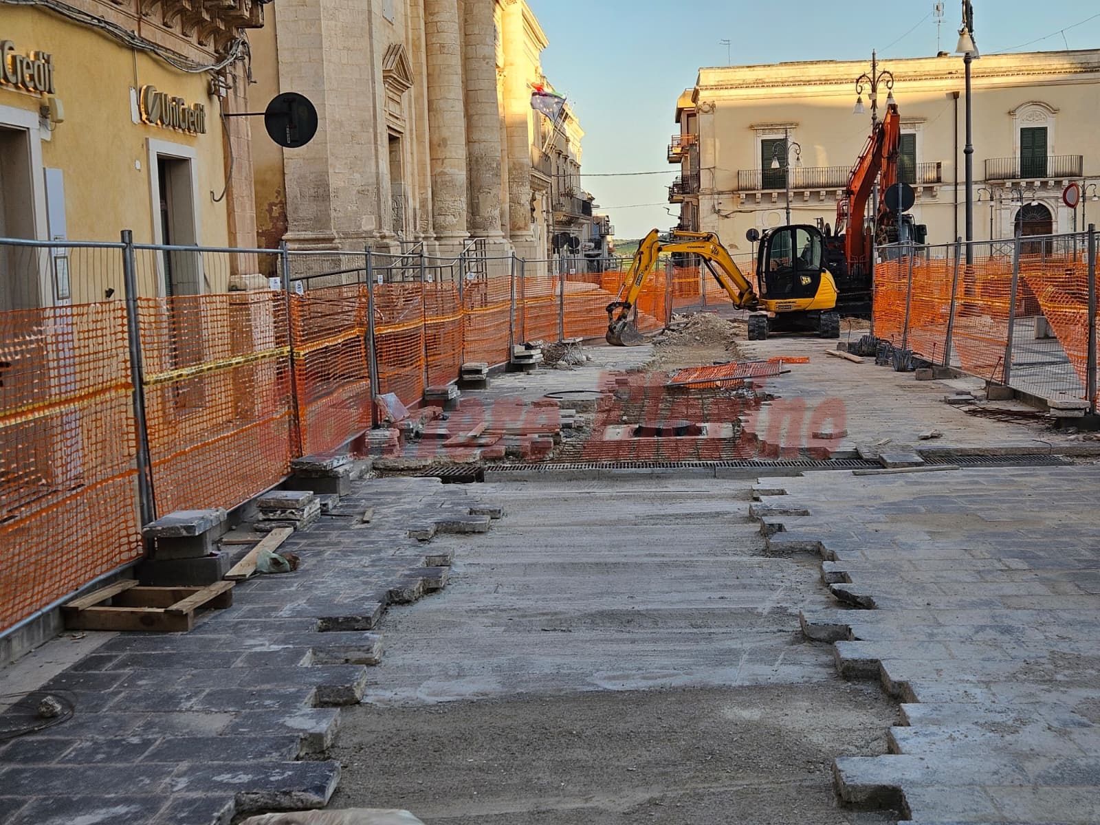 Rosolini, cantiere fermo in Piazza Garibaldi: il PD attacca l’Amministrazione Spadola