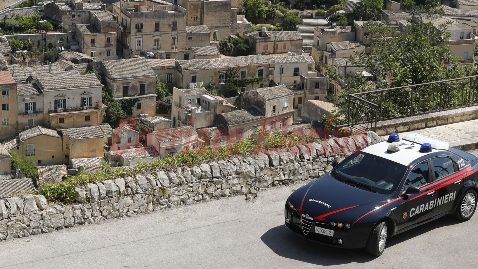 Estorce 1000 euro ad una 15enne di Pozzallo con il metodo del “finto carabiniere”, arrestato