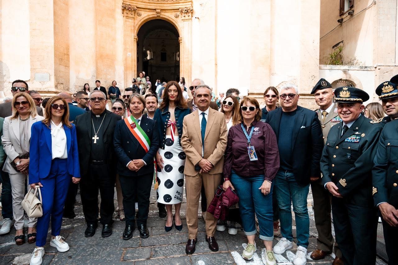 Infiorata 2026: Noto sboccia nel segno del Pop. Via Nicolaci aperta al pubblico per il weekend più atteso dell’anno