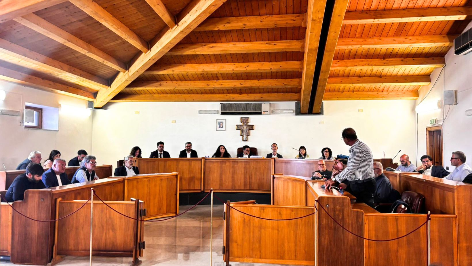Il consiglio approva la “rottamazione” dei tributi, ma l’opposizione vota contro: “State illudendo i cittadini”.
